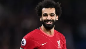 محمد صلاح و همسر و دخترانش زیر درخت کریسمس!